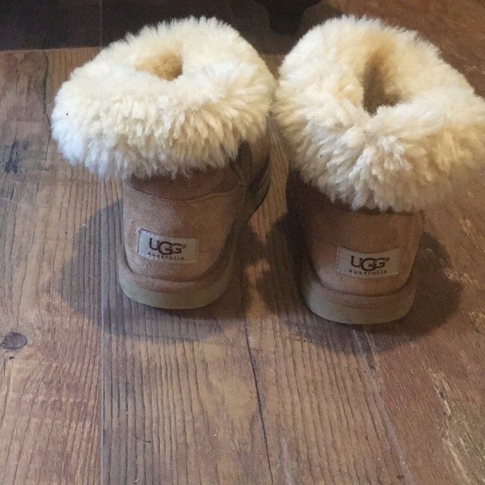 Button UGGs , almost like new, medium brown color